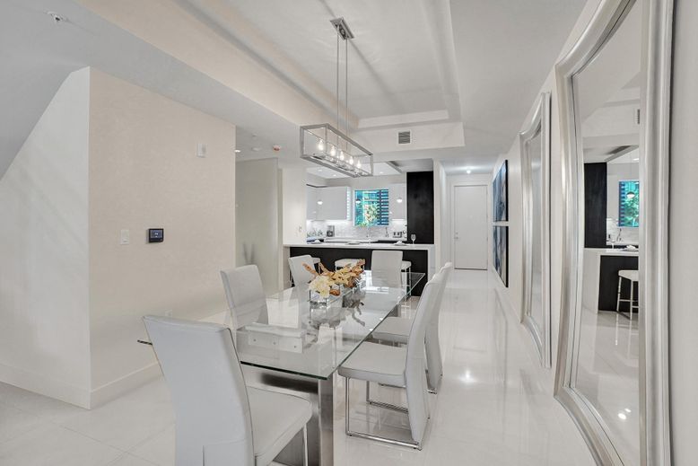 Dining room, Interior, Pendant Lights, Recessed Lighting