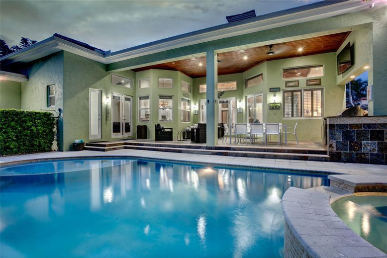 Exterior, Pool
