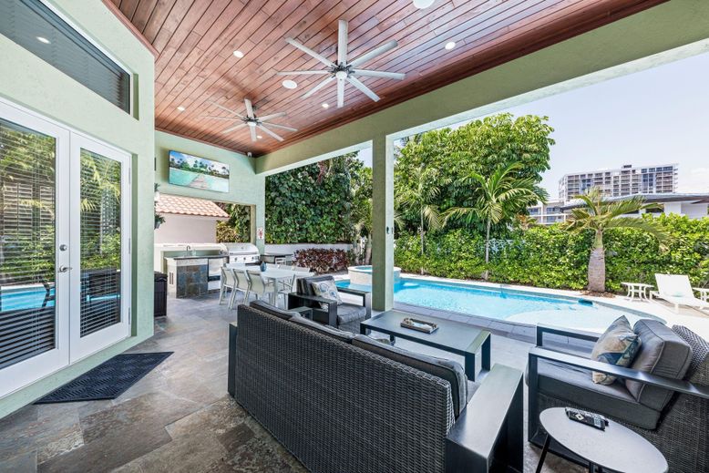 Exterior, Pool, Recessed Lighting