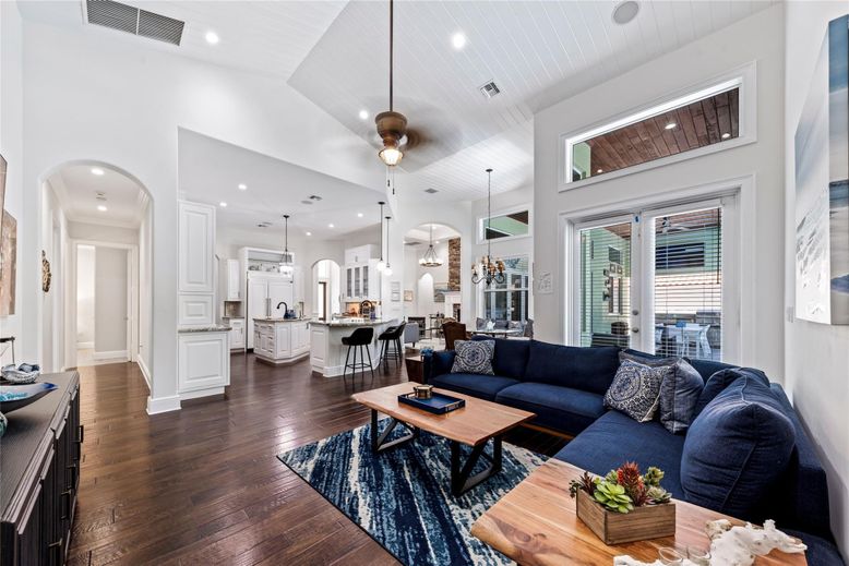 Interior, Kitchen, Living room, Pendant Lights, Recessed Lighting, Wood Texture Flooring