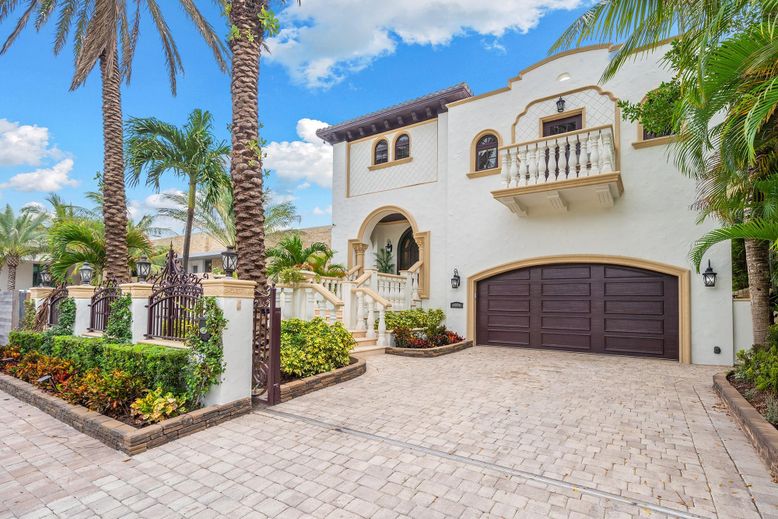 Attached, Exterior, Facade, Spanish Mediterranean