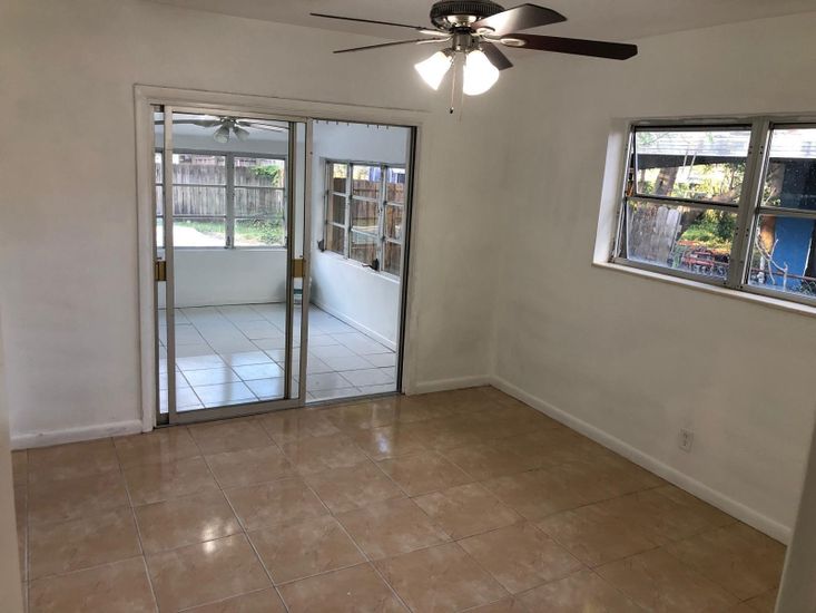 Empty room, Interior