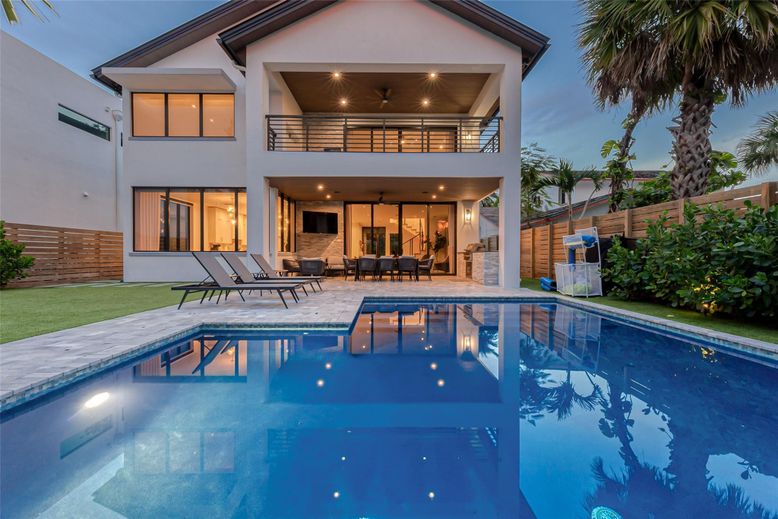 Exterior, Pool