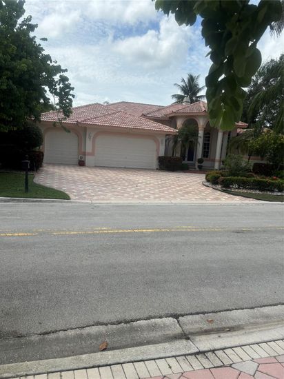Attached, Exterior, Facade, Spanish Mediterranean