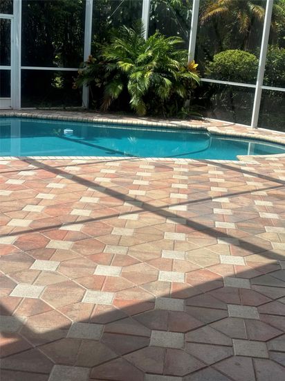 Interior, Pool, Sun Room