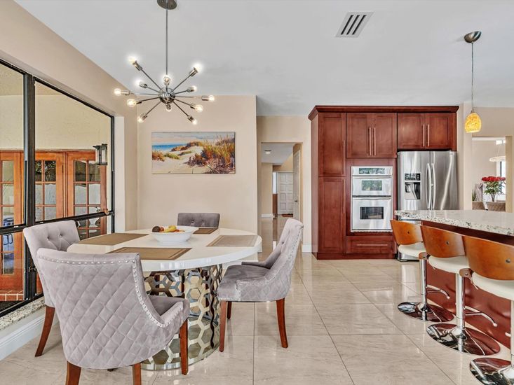 Dining room, Interior, Kitchen, Pendant Lights, Stainless Steel Appliances