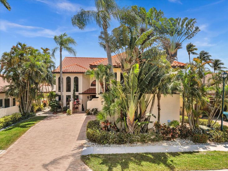 Exterior, Facade, Spanish Mediterranean
