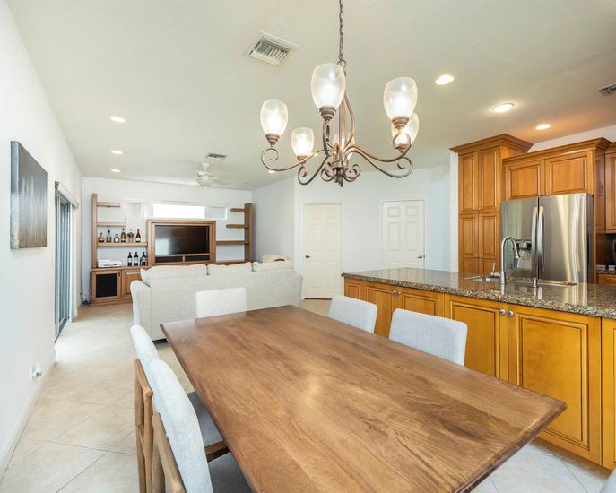 Chandelier, Dining room, Interior, Kitchen, Recessed Lighting, Stainless Steel Appliances