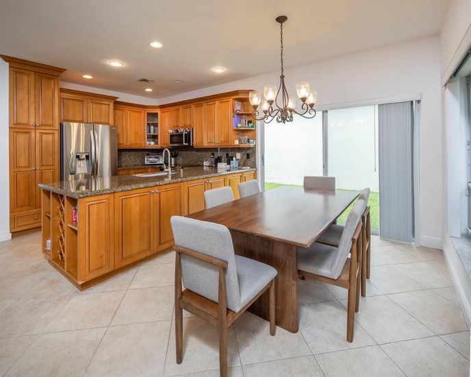Chandelier, Dining room, Interior, Kitchen, Recessed Lighting, Stainless Steel Appliances