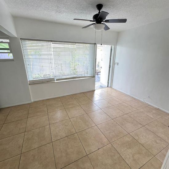 Empty room, Interior