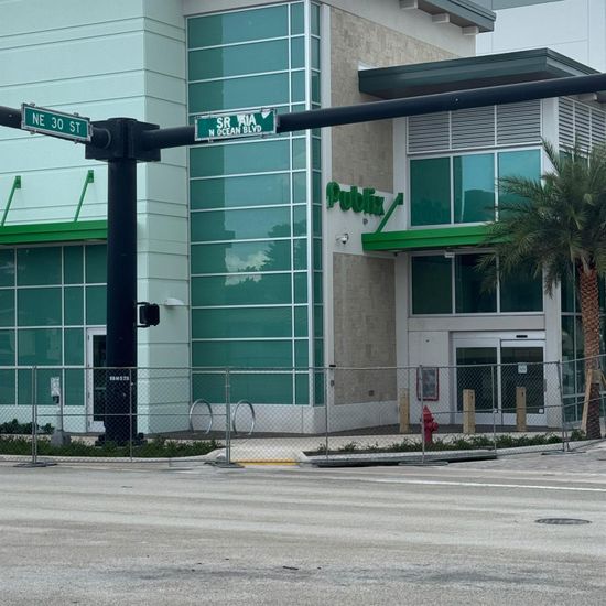 Exterior, Facade, Modern