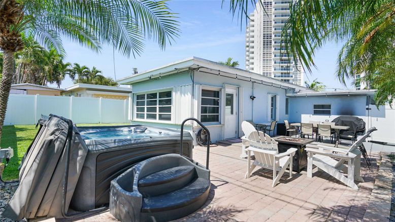 Exterior, Hot Tub