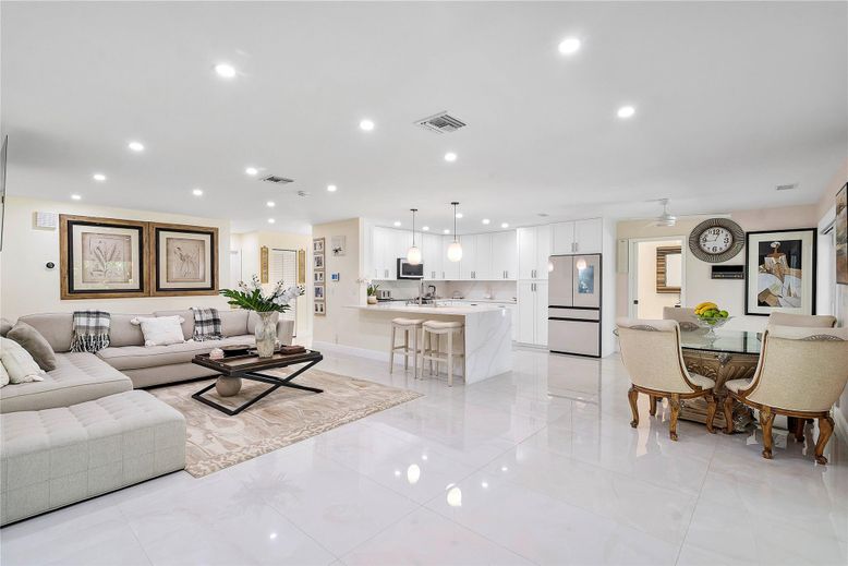 Dining room, Interior, Kitchen, Living room, Pendant Lights, Recessed Lighting, Stainless Steel Appliances