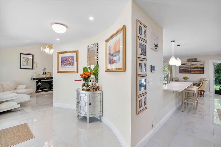 Dining room, Interior, Pendant Lights, Recessed Lighting
