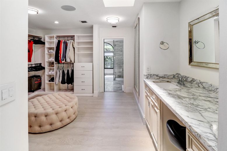 Interior, Recessed Lighting, Walk-in Closets, Wood Texture Flooring