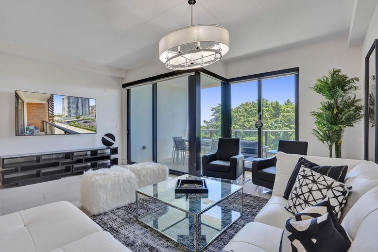 Chandelier, Interior, Living room