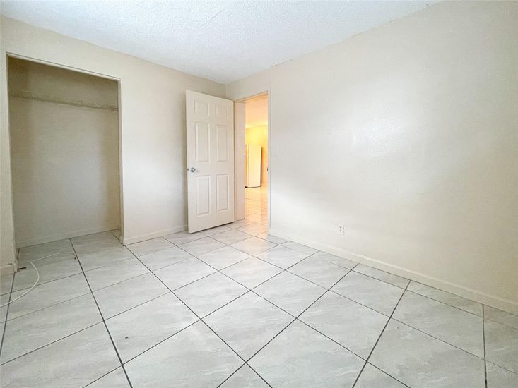 Empty room, Interior