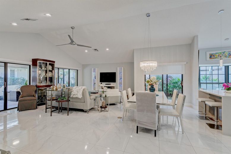 Chandelier, Dining room, Interior, Living room, Marble, Recessed Lighting