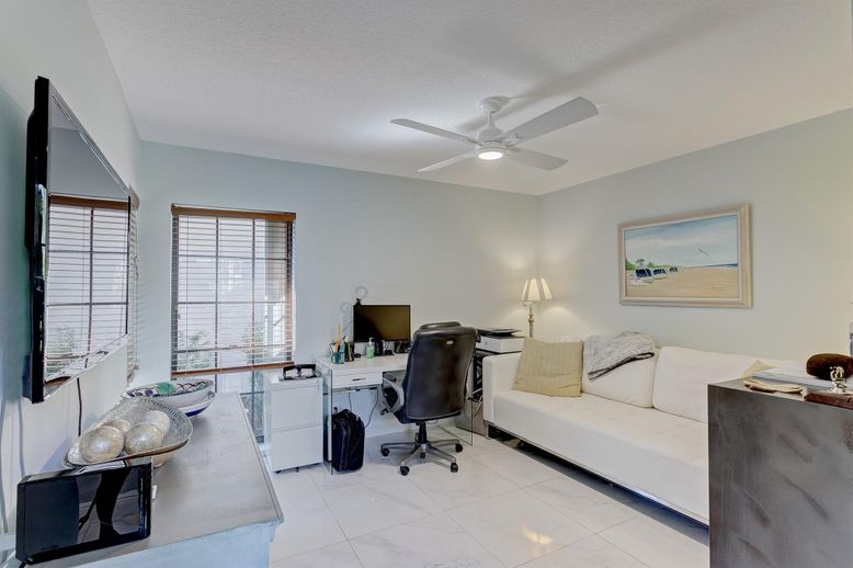 Home Office, Interior