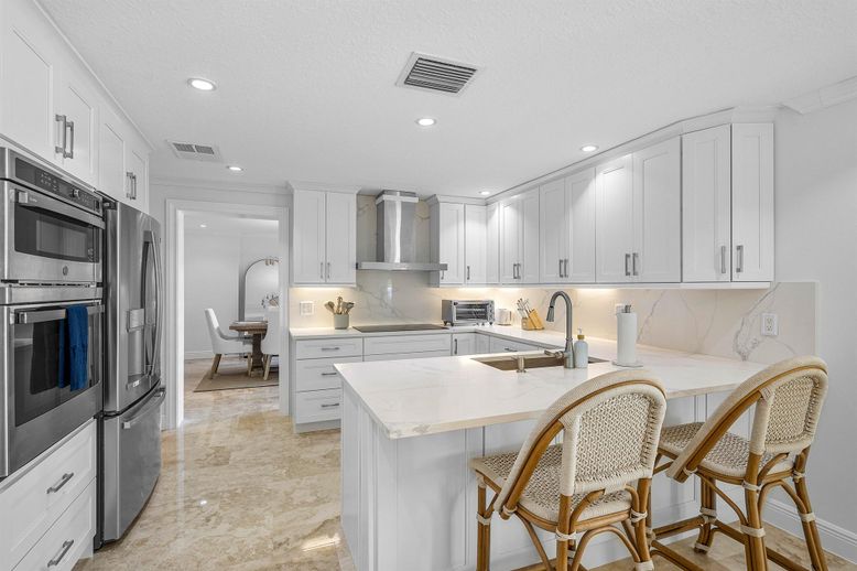 Dining room, Interior, Kitchen, Recessed Lighting, Stainless Steel Appliances