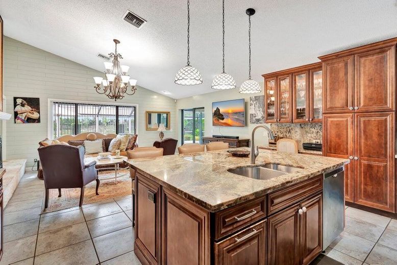 Chandelier, Interior, Kitchen, Living room, Pendant Lights