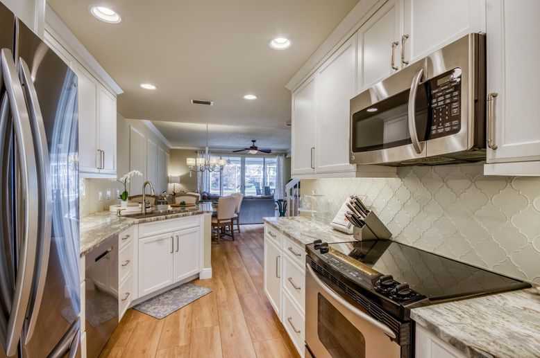 Chandelier, Dining room, Interior, Kitchen, Recessed Lighting, Stainless Steel Appliances, Wood Texture Flooring