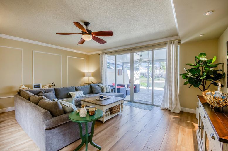 Interior, Living room, Recessed Lighting, Wood Texture Flooring