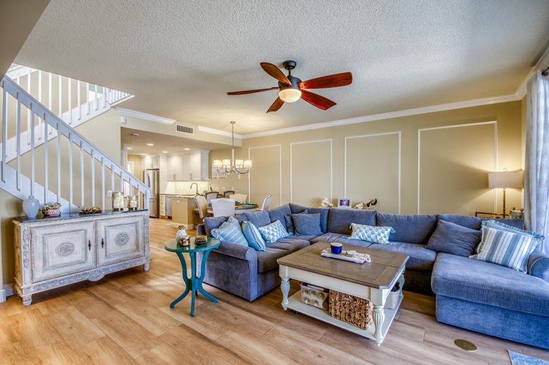 Chandelier, Dining room, Interior, Kitchen, Living room, Recessed Lighting, Wood Texture Flooring