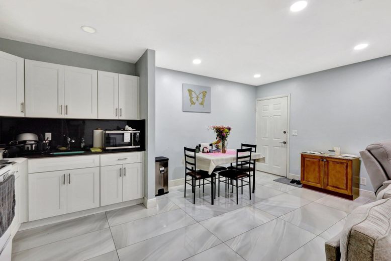 Dining room, Interior, Kitchen, Recessed Lighting