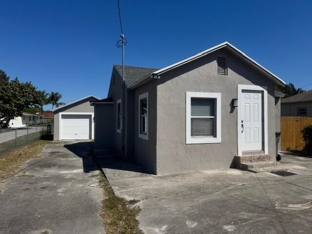 Detached Garage, Exterior