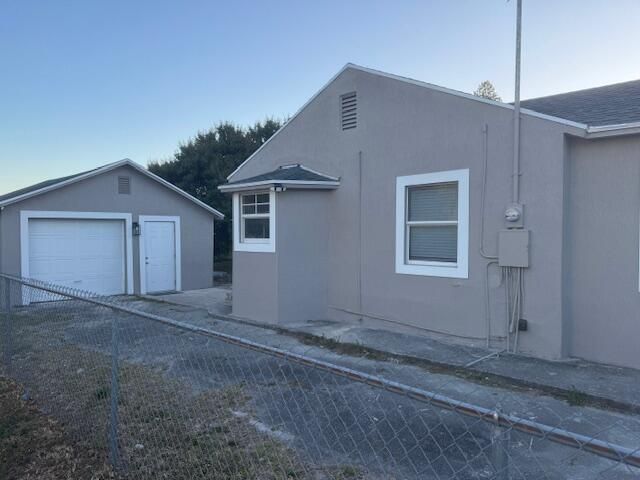 Detached Garage, Exterior
