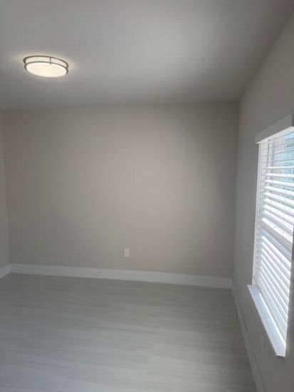 Empty room, Interior
