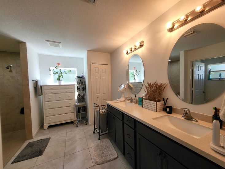 Bathroom, Dual Sink Vanities, Interior