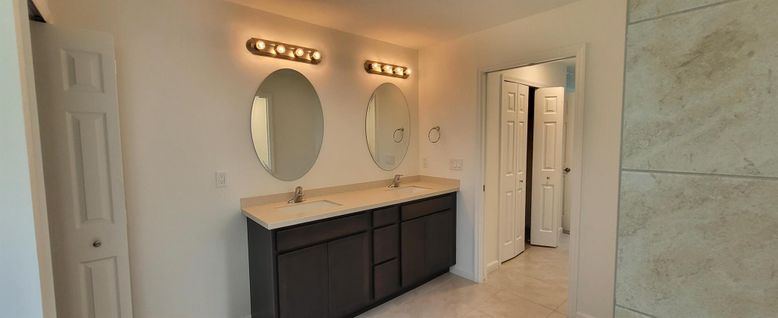 Bathroom, Dual Sink Vanities, Interior