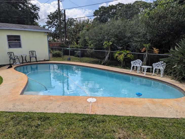 Exterior, Pool