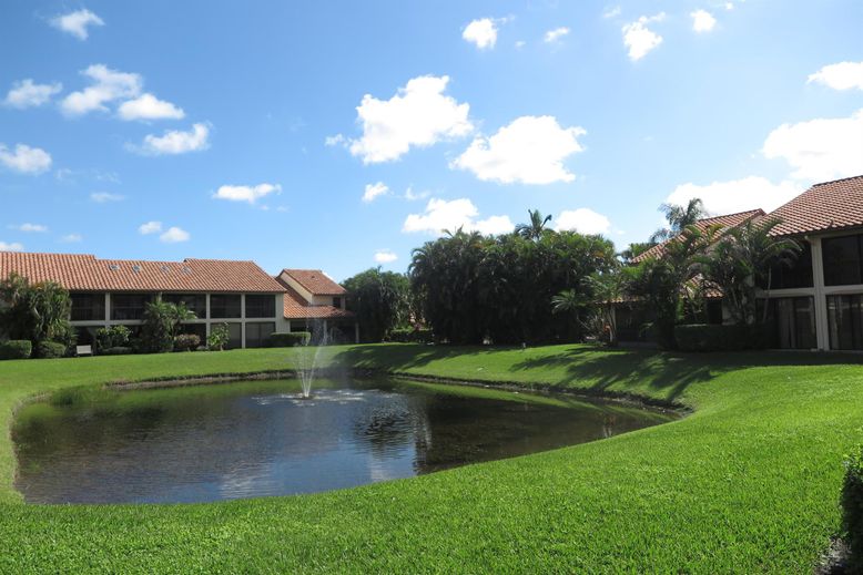 Exterior, Lake