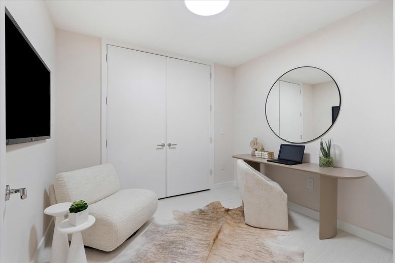Home Office, Interior
