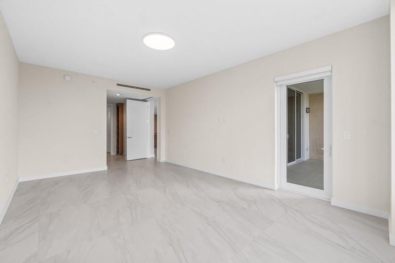 Empty room, Interior, Marble, Recessed Lighting