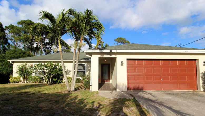 Attached, Exterior, Facade, Ranch