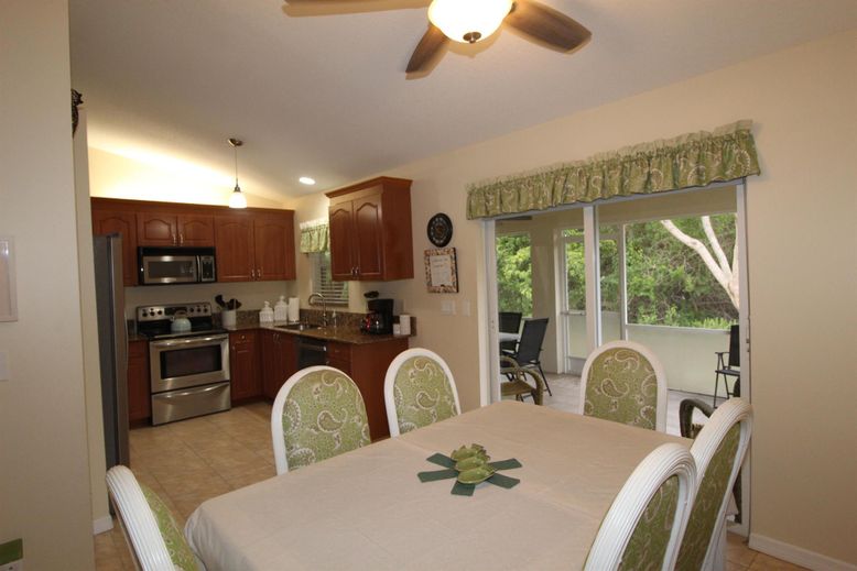 Dining room, Interior, Kitchen, Recessed Lighting, Stainless Steel Appliances