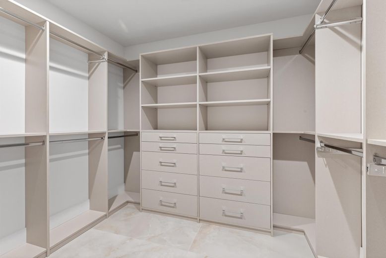 Interior, Walk-in Closets
