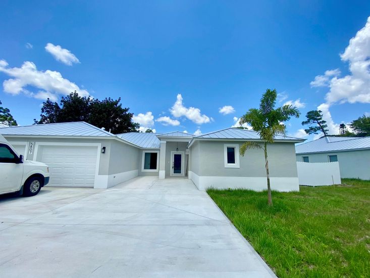 Attached, Exterior, Facade, Ranch