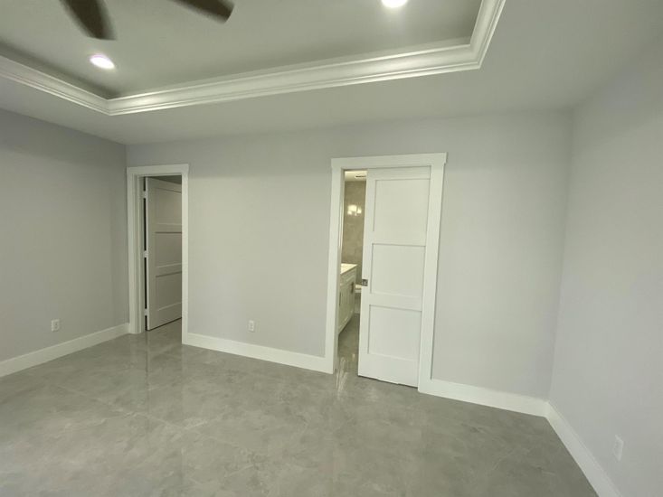 Empty room, Interior, Recessed Lighting