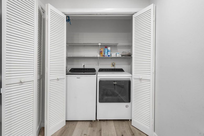 Interior, Utility Closets, Washer, Wood Texture Flooring