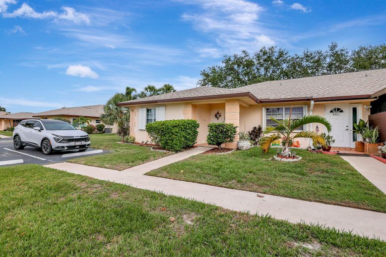 Backyard, Exterior, Facade, Ranch