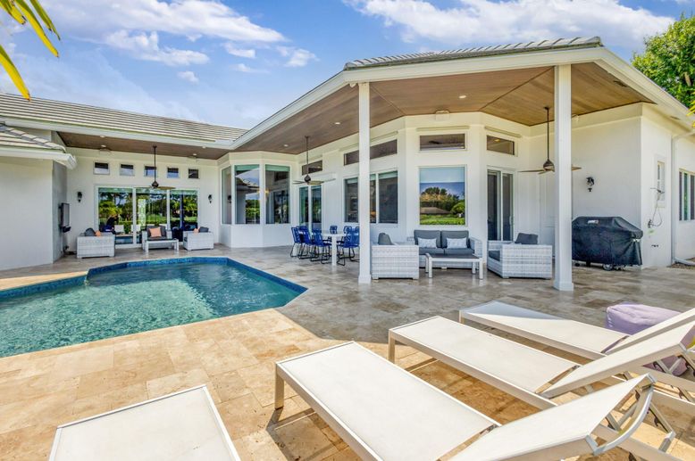 Exterior, Pool