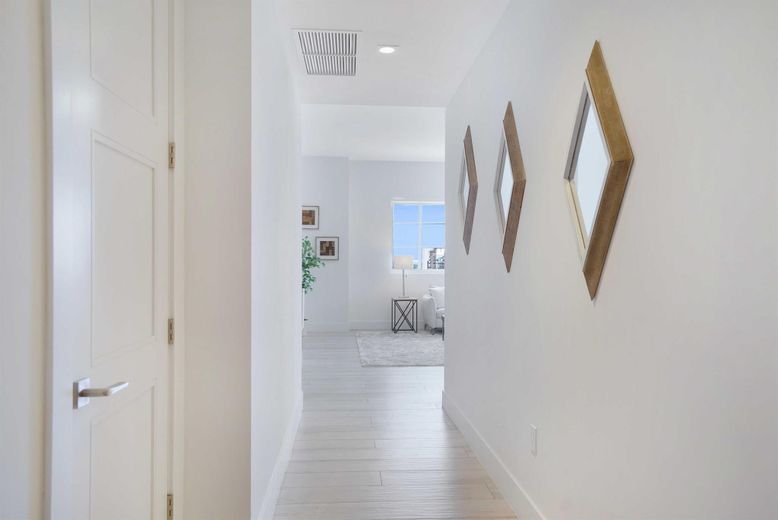 Interior, Recessed Lighting, Wood Texture Flooring