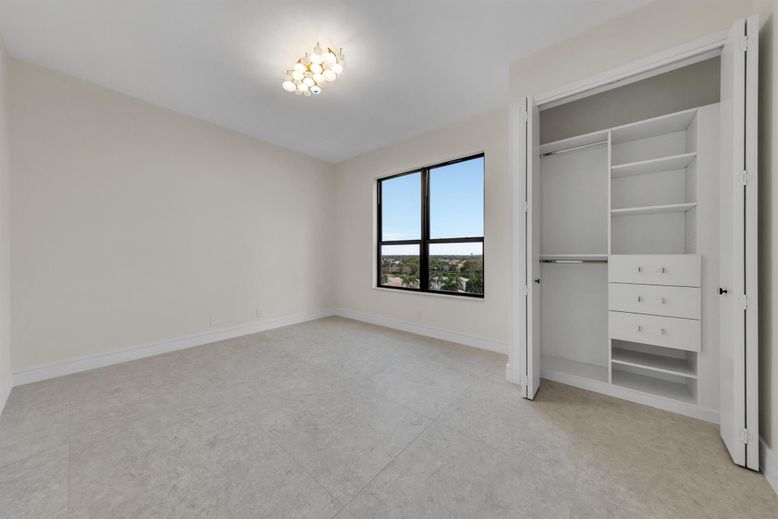 Empty room, Interior, Walk-in Closets