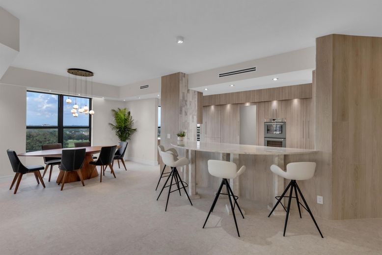 Dining room, Interior, Kitchen, Pendant Lights, Recessed Lighting, Stainless Steel Appliances
