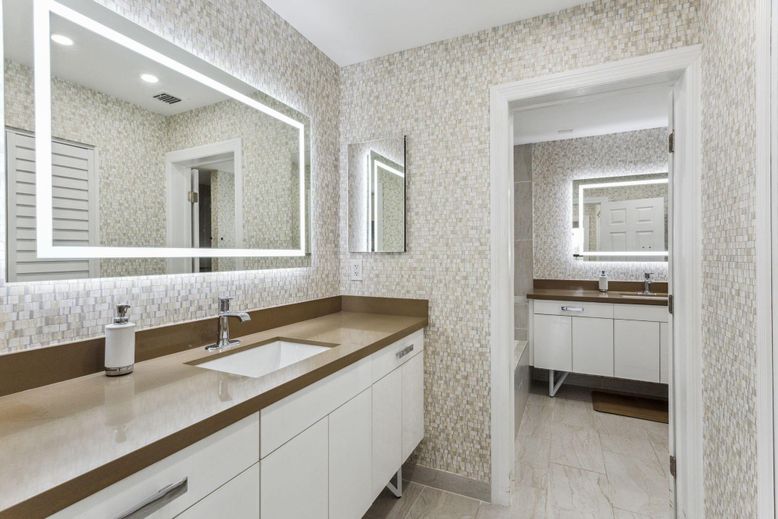 Bathroom, Dual Sink Vanities, Interior, Recessed Lighting